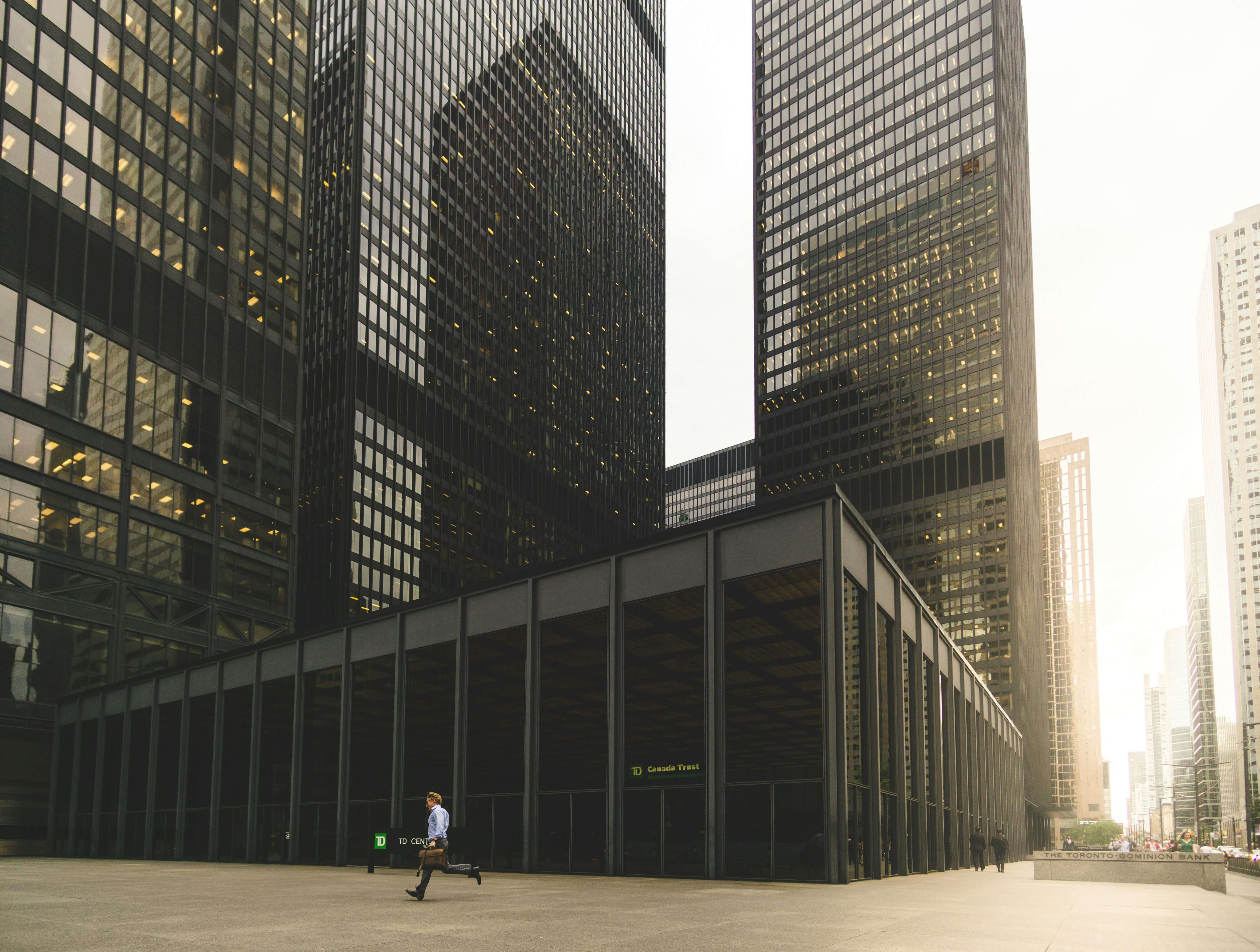 Fintech Innovation: Blockchain and AI in Financial Services